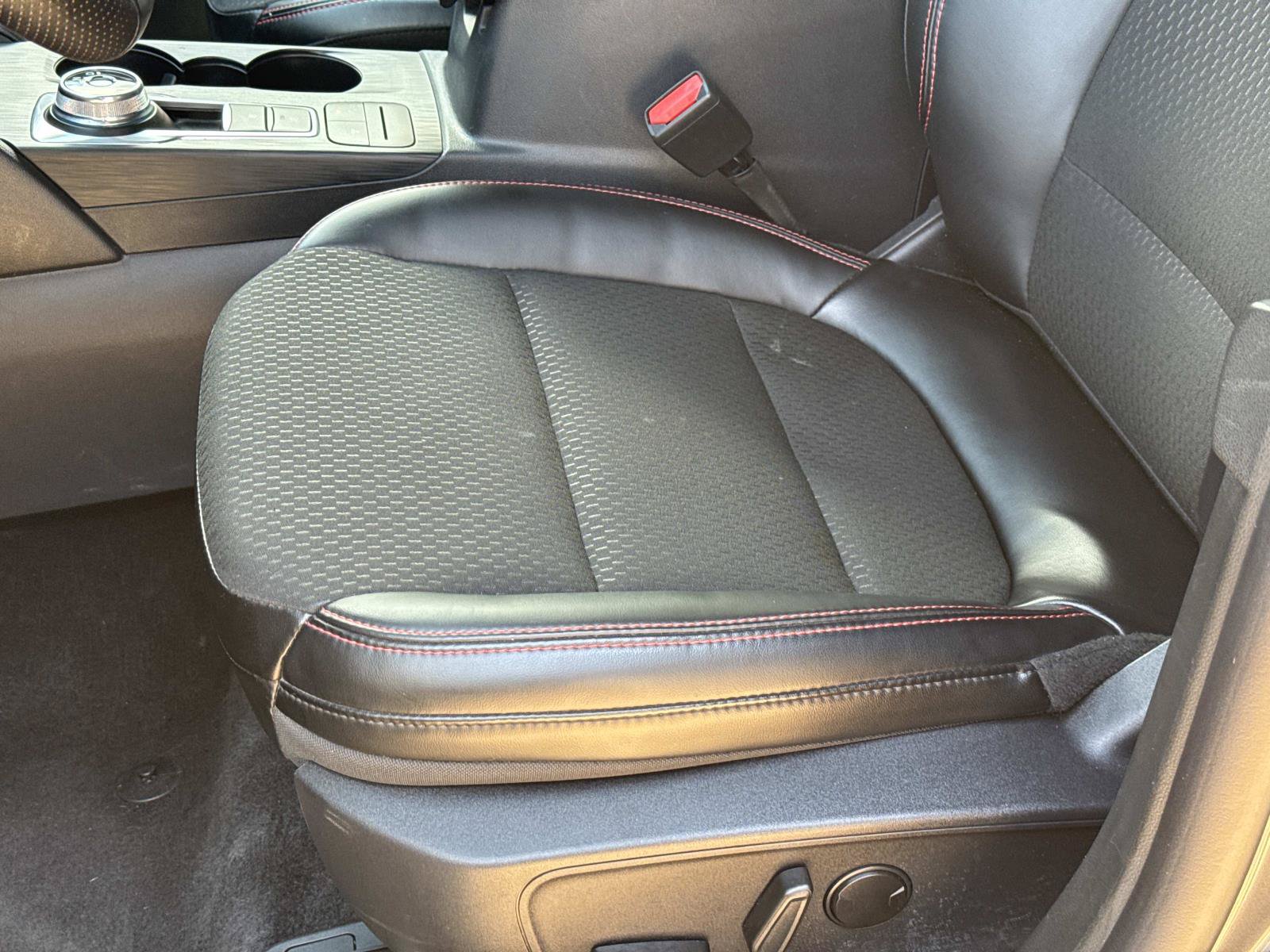 Used 2025 Ford Escape ST-Line FWD image 12