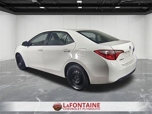 Used 2015 Toyota Corolla LE image 6