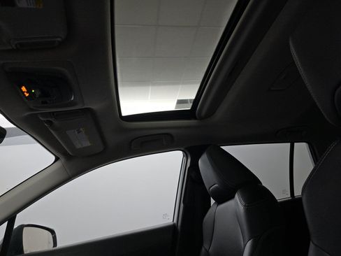 Used 2022 Toyota Corolla Cross XLE w/ Convenience Package image 14