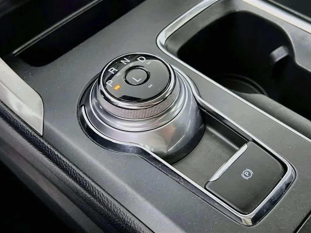 Used 2019 Ford Fusion SE FWD image 18