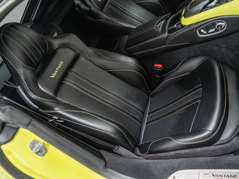Used 2019 Aston Martin V8 Vantage Coupe RWD image 25