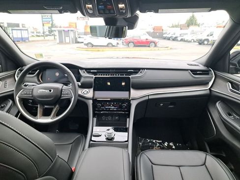 New 2025 Jeep Grand Cherokee L Limited w/ Luxury Tech Group II AWD/4WD image 18