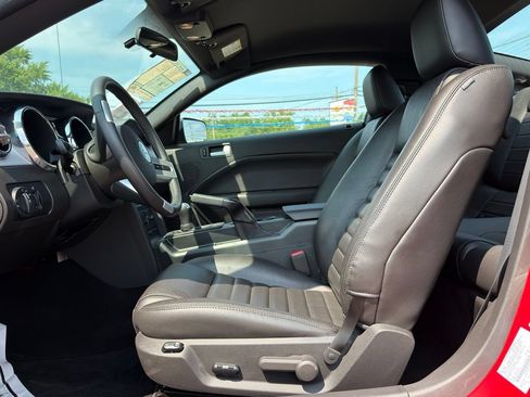 Used 2008 Ford Mustang GT RWD image 2
