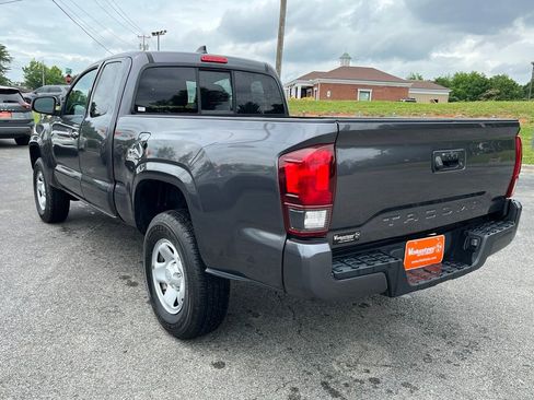 Used 2022 Toyota Tacoma SR w/ SR Convenience Package RWD image 6