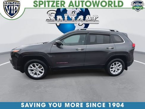 Used 2017 Jeep Cherokee Latitude w/ Cold Weather Group AWD/4WD image 5