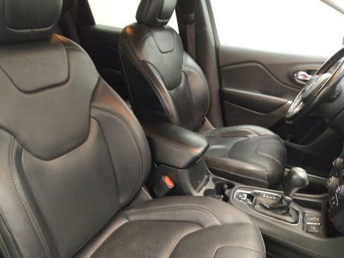 Used 2020 Jeep Cherokee Limited image 21