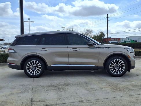 Used 2020 Lincoln Aviator Reserve w/ Equipment Group 201A image 8