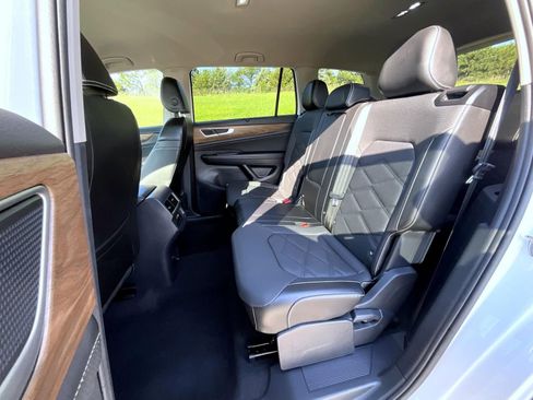 Used 2024 Volkswagen Atlas SE image 19