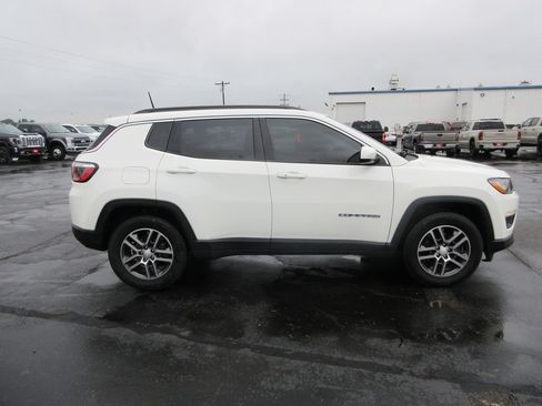 Used 2017 Jeep Compass Latitude w/ Cold Weather Group AWD/4WD image 4
