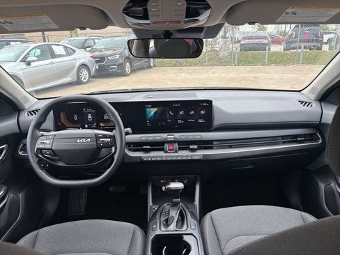 Used 2025 Kia K4 LXS image 32