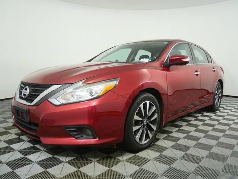 Used 2016 Nissan Altima 2.5 SV w/ Convenience Package FWD image 7