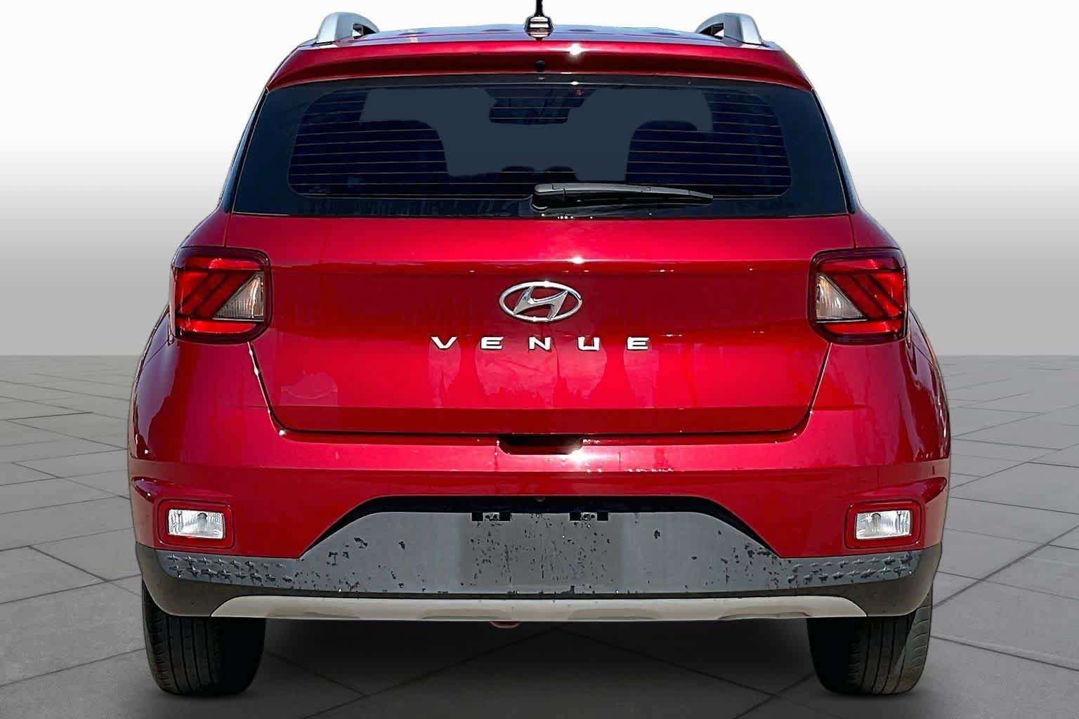 Used 2023 Hyundai Venue SEL w/ Cargo Package FWD image 5