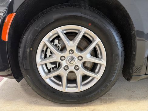 Used 2023 Chrysler Pacifica Touring-L FWD image 13