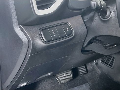 Used 2023 Hyundai Venue Limited FWD image 10