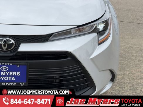 Used 2025 Toyota Corolla LE image 4
