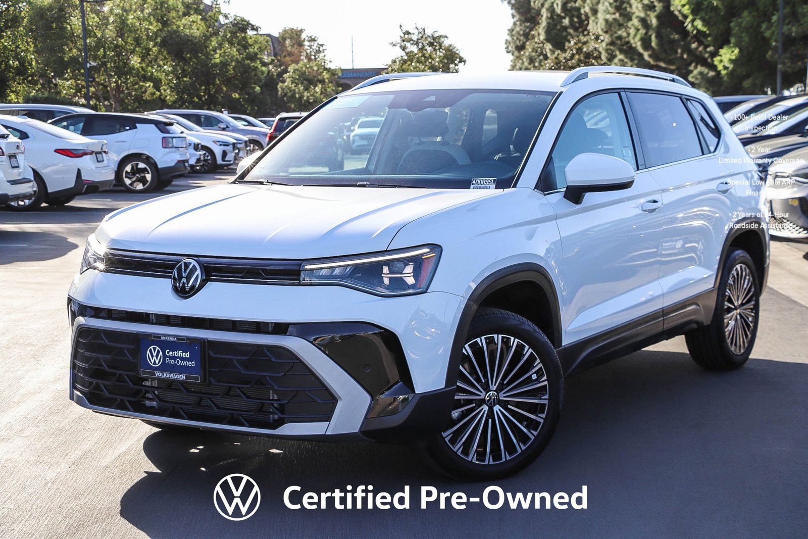Used 2025 Volkswagen Taos SE FWD image 1