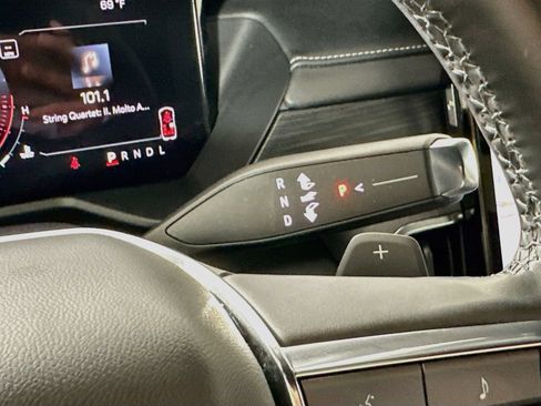 Used 2025 GMC Acadia Elevation w/ Elevation Premium Package FWD image 17