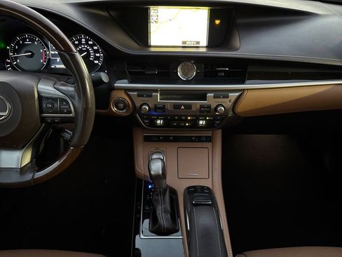 Used 2018 Lexus ES 350 w/ Navigation System Package image 26