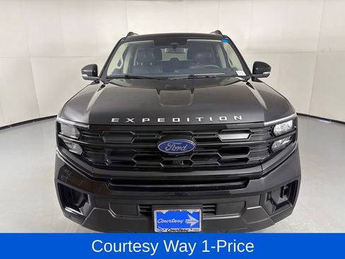 Used 2025 Ford Expedition Max Active AWD/4WD image 4