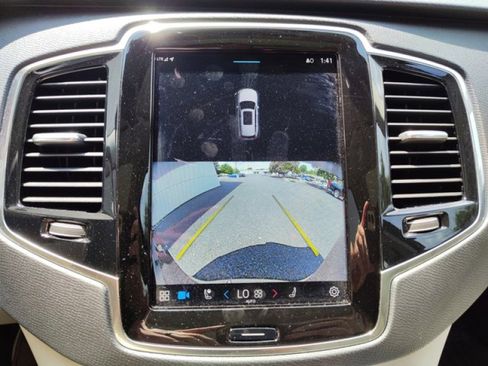 Used 2023 Volvo XC90 B6 Plus w/ Protection Package Premier image 17