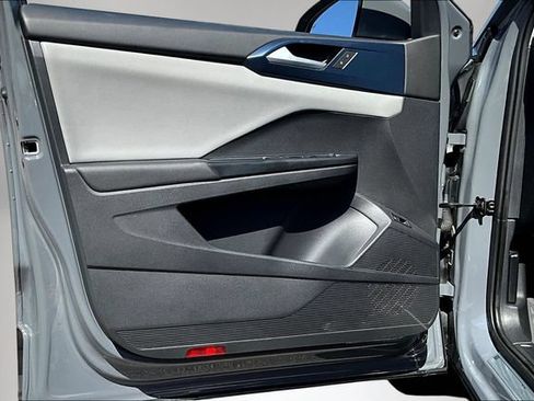 Certified 2023 Volkswagen Taos SE w/ Panoramic Sunroof Package FWD image 22