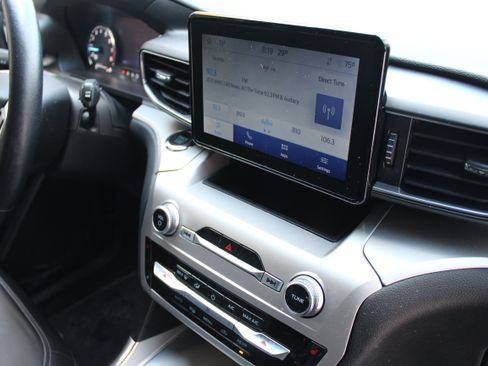 Used 2022 Ford Explorer XLT w/ Equipment Group 202A image 23