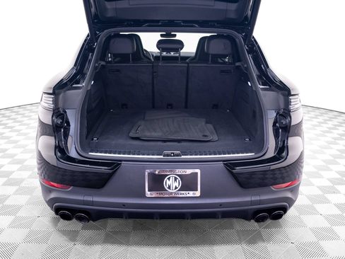 Certified 2025 Porsche Cayenne E-Hybrid Coupe AWD/4WD image 32