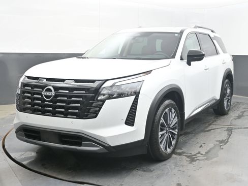 New 2026 Nissan Pathfinder Platinum AWD/4WD image 3