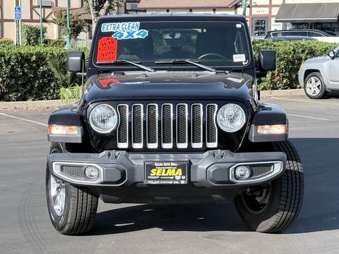 Used 2019 Jeep Wrangler Unlimited Sahara AWD/4WD image 3