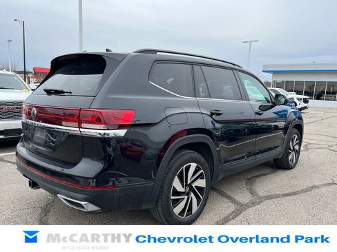 Used 2024 Volkswagen Atlas SE image 3