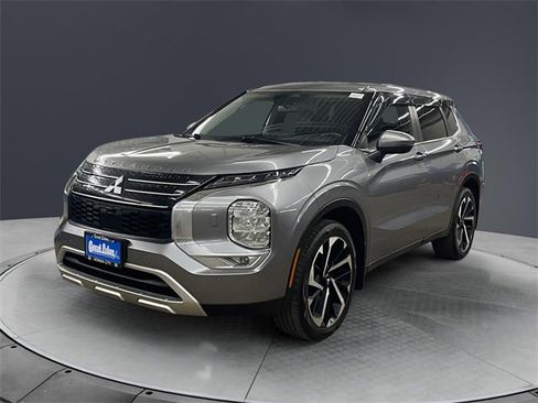Used 2023 Mitsubishi Outlander SE image 7