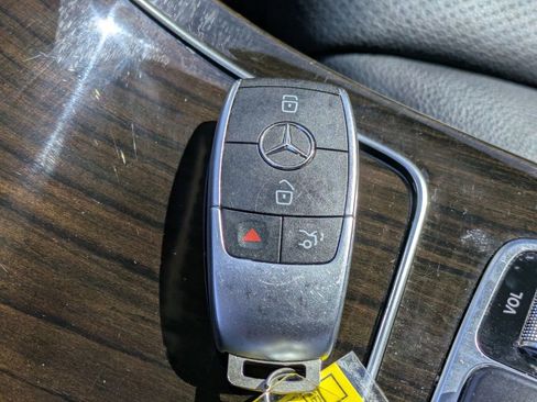 Used 2021 Mercedes-Benz GLC 300 GLC 300 w/ Multimedia Package image 30