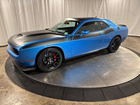 Used 2023 Dodge Challenger R/T w/ T/A Package image 6