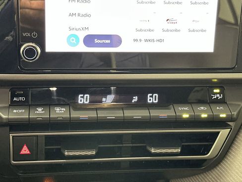 Used 2025 Toyota Camry SE w/ Convenience Package FWD image 18
