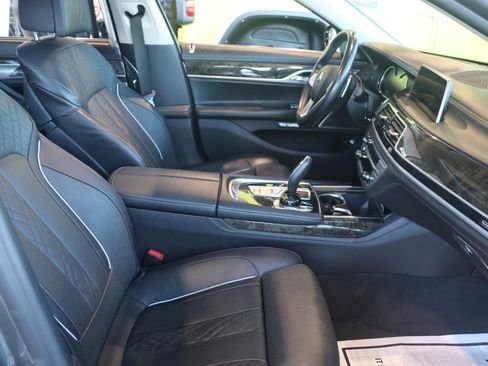 Used 2018 BMW 740i image 12
