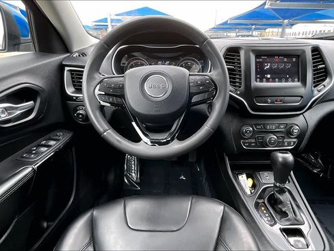 Used 2020 Jeep Cherokee Latitude Plus image 5