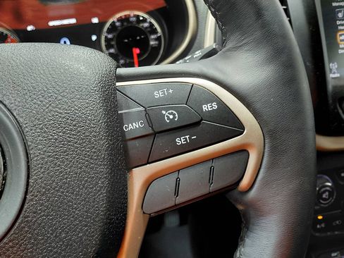 Certified 2016 Jeep Cherokee Limited w/ Luxury Group AWD/4WD image 41