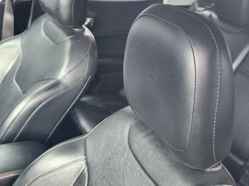 Used 2019 Jeep Compass Limited FWD image 14