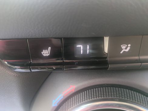 Used 2024 Chevrolet Blazer LT w/ Convenience Package FWD image 22