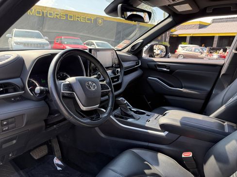 Used 2022 Toyota Highlander XSE image 15