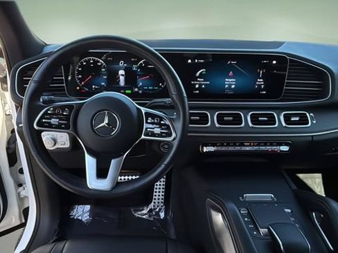 Used 2022 Mercedes-Benz GLS 450 4MATIC image 10