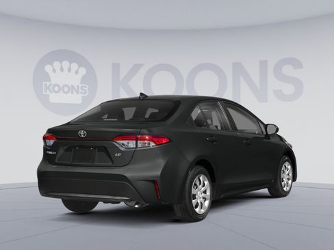 Used 2022 Toyota Corolla LE image 2
