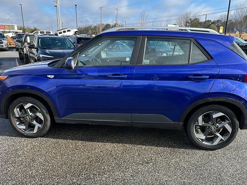 Used 2023 Hyundai Venue SEL image 11