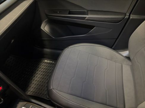 Certified 2025 Volkswagen Taos SE image 29