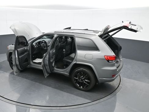 Used 2022 Jeep Grand Cherokee Laredo X image 38