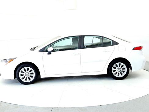 Certified 2022 Toyota Corolla LE w/ LE Convenience Package image 3