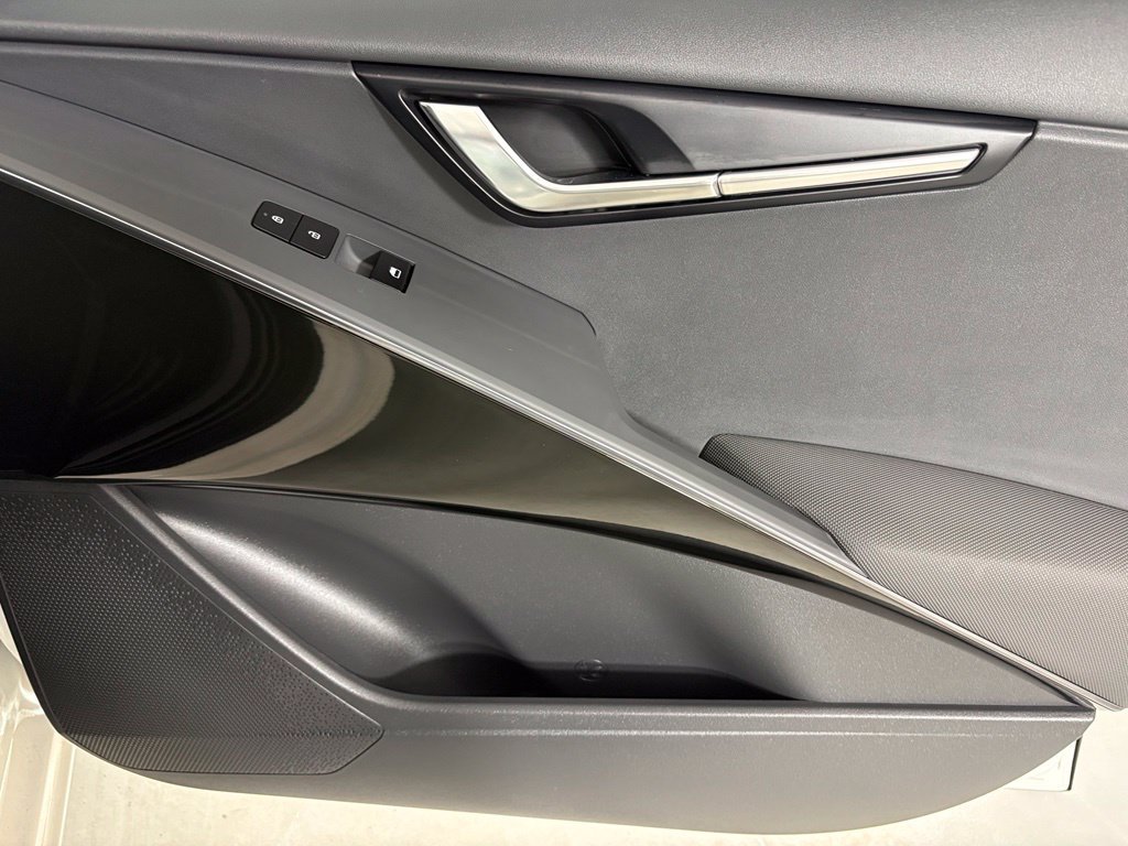 New 2026 Kia Niro EX FWD image 12