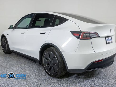 Used 2023 Tesla Model Y Long Range AWD/4WD image 5