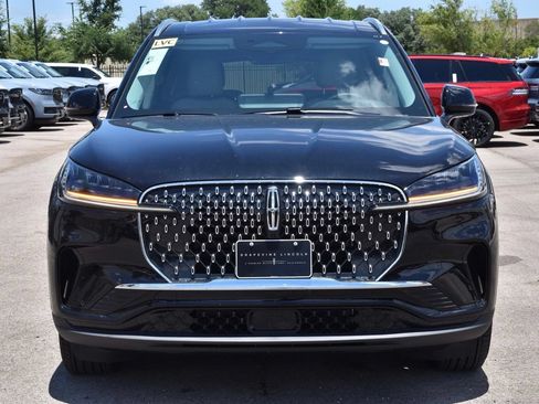 New 2026 Lincoln Aviator 2WD image 2