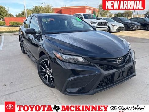 Used 2024 Toyota Camry SE image 1